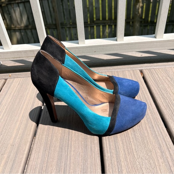 BCBGeneration Elegant Blue and Black Women's Heels - Picture 2 of 11